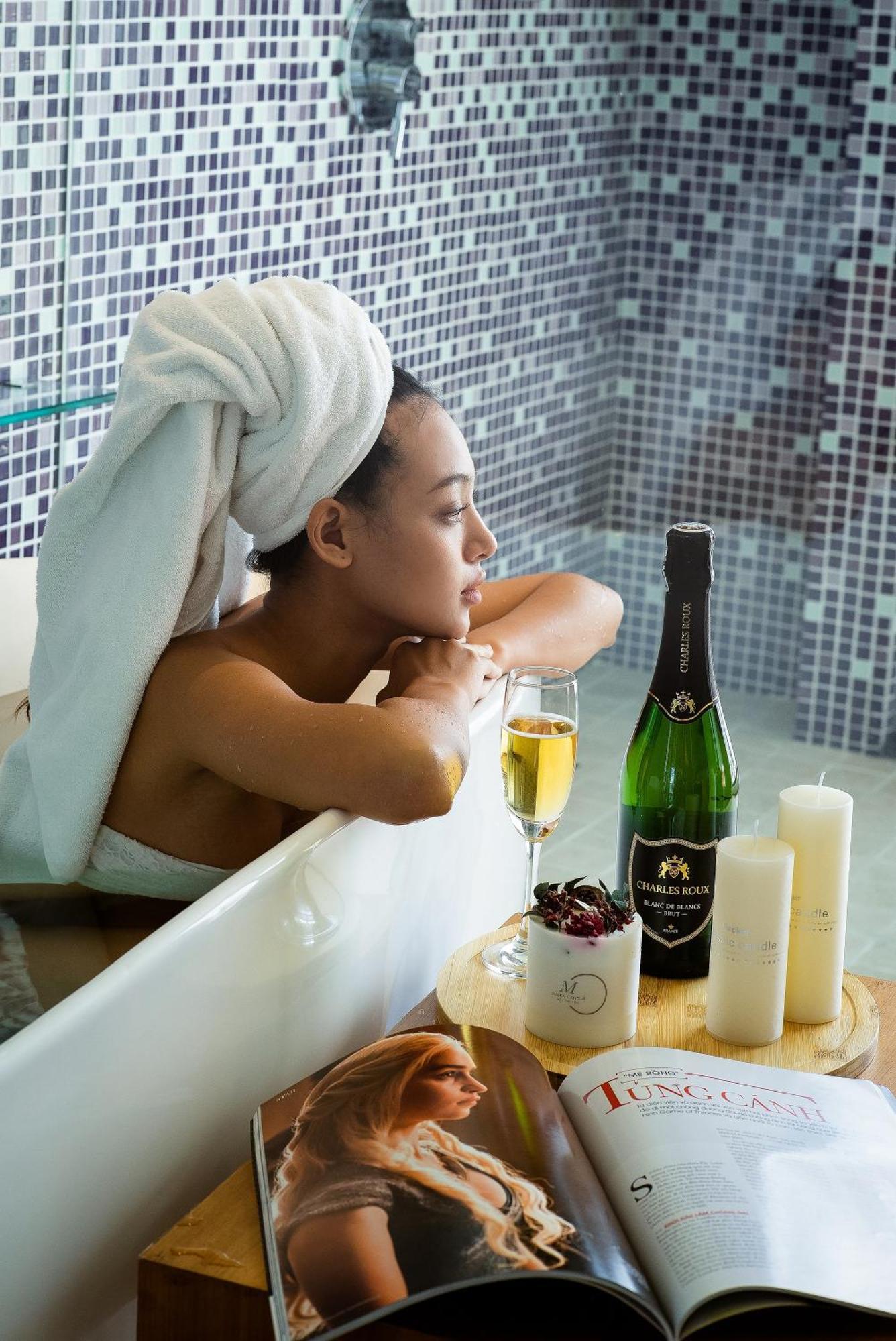 Grand King Suite with Bathtub