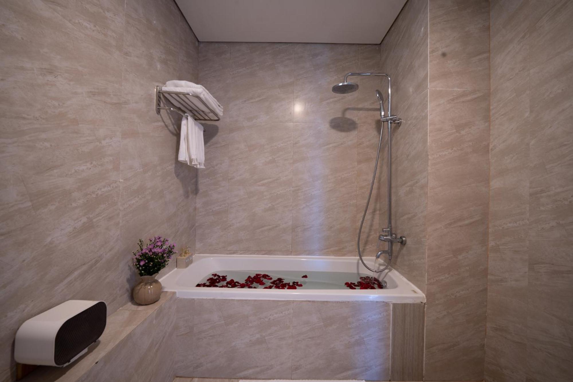 Twin Room Bath,1601710699:JPEG